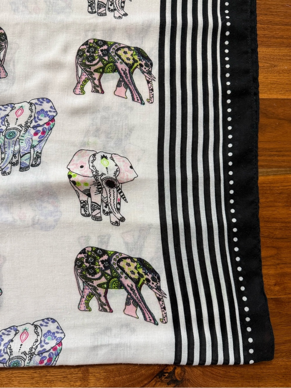 Elephant Infinity Scarf OS - Picture 4 of 8